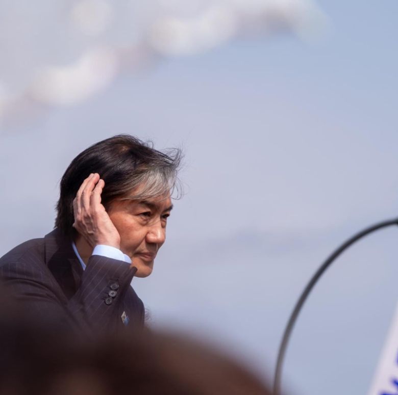 조국 조국혁신당 혁신정책연구원장이 '국민과 당원 목소리를 경청하겠다'며 교체한 SNS프로필 사진. /사진=조국 원장 페이스북