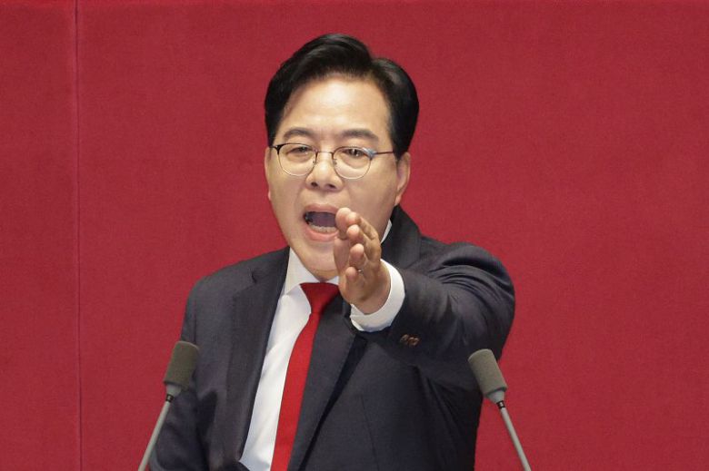 송언석 국민의힘 원내대표가 10일 오전 서울 여의도 국회에서 열린 제429회국회(정기회) 제3차 본회의에서 국정에 관한 교섭단체 대표연설을 하고 있다. 뉴스1