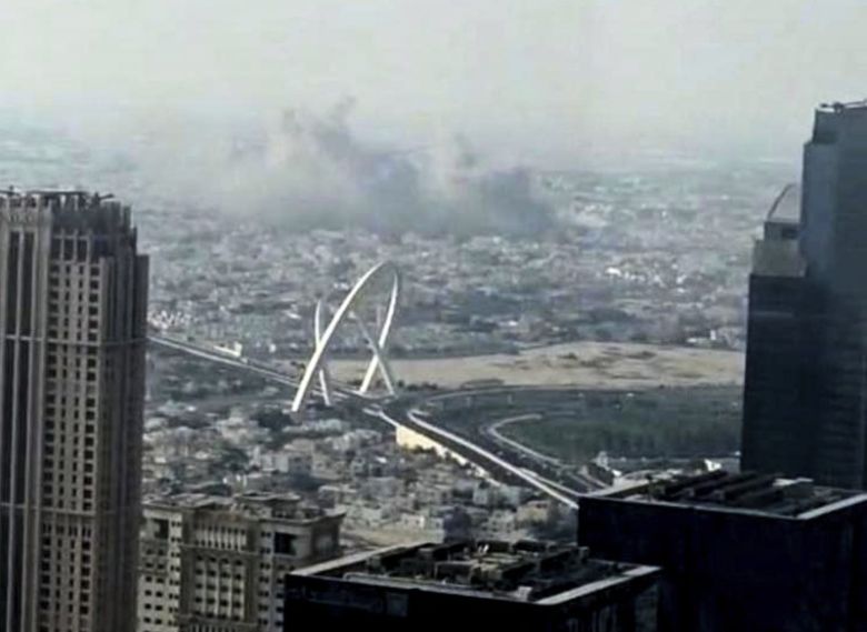 9일(현지시간) 카타르 도하에서 이스라엘군의 공습으로 연기가 피어오르고 있다.AP연합뉴스