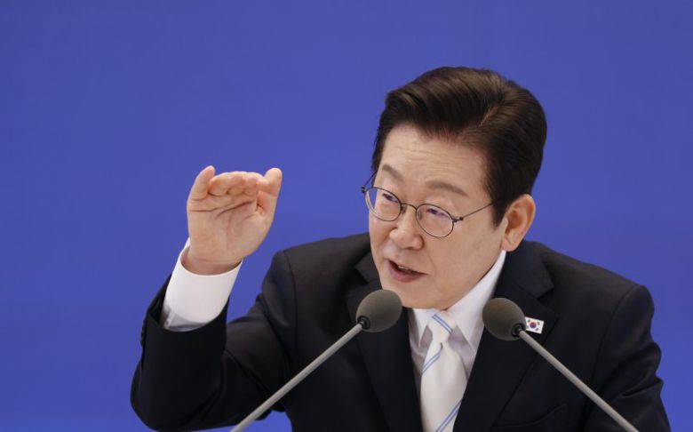 이재명 대통령이 11일 청와대 영빈관에서 열린 취임 100일 기자회견에서 발언을 하고 있다. 연합뉴스