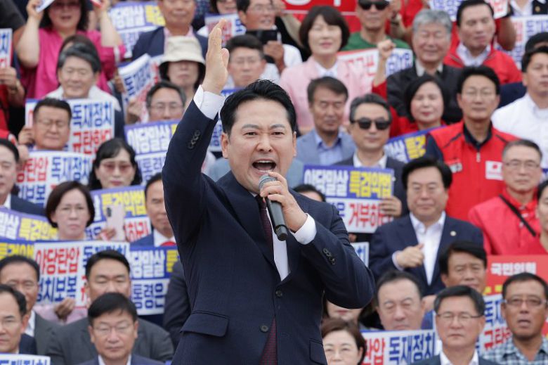 장동혁 국민의힘 대표가 12일 오후 서울 여의도 국회에서 열린 야당탄압 독재정치 규탄대회에서 발언하고 있다. 뉴스1