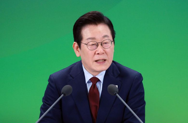 이재명 대통령이 강원 춘천시 강원창작개발센터에서 열린 '강원의 마음을 듣다' 타운홀 미팅에서 발언하고 있다. 뉴시스