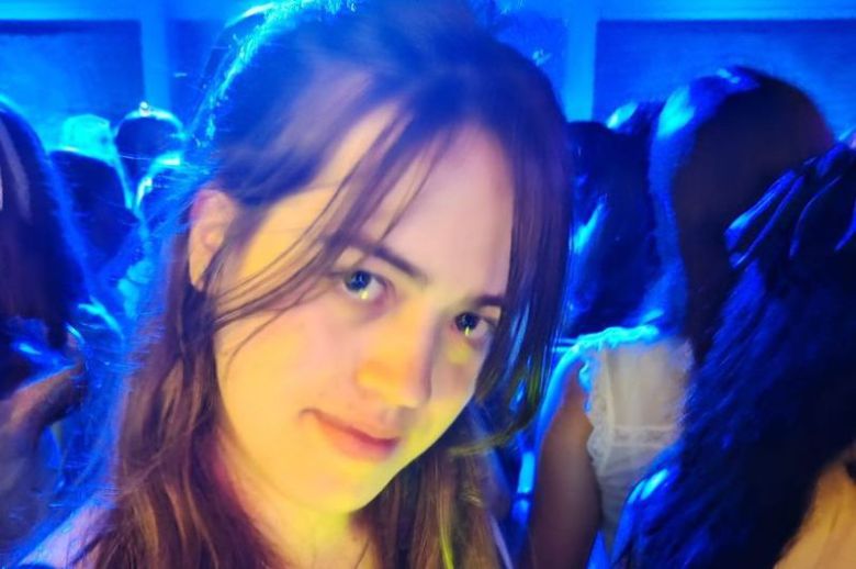 자라 치즈먼은 15세에 뇌수막염으로 사망한 소녀로, 2024년 12월에 병원에서 바이러스성 질환으로 오진을 받아 치료 시기를 놓친 것으로 알려졌다.