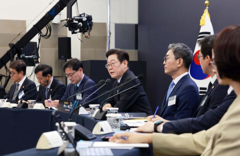 이재명 대통령이 15일 서울 성북구 한국과학기술연구원(KIST)에서 열린 제1차 핵심규제 합리화 전략회의에서 발언하고 있다. 사진=뉴시스