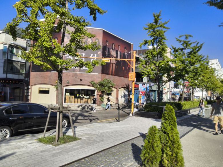 갤럭시 탭S11 울트라로 찍은 서울 마포구 연남동 모습. 사진=구자윤 기자