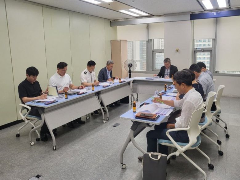 부산시가 도시철도 파업 대비 비상수송대책 마련 회의를 하고 있다. 부산시 제공