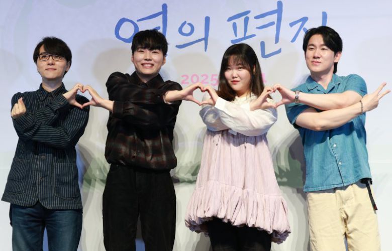 성우 남도형(왼쪽부터)과 김민주, 이수현, 민승우가 15일 서울 송파구 롯데월드시네마에서 열린 애니메이션 영화 '연의 편지'(감독 김용환) 시사회 및 기자간담회에 참석해 포즈를 취하고 있다. 뉴스1