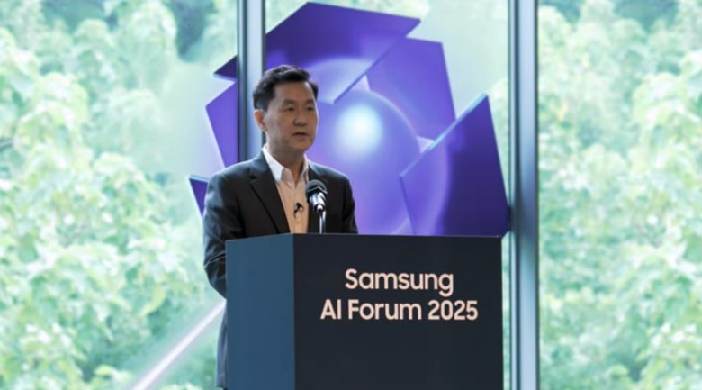 전경훈 삼성전자 디바이스경험(DX) 최고기술책임자(CTO) 겸 삼성리서치장(사장)이 16일 열린 '삼성 AI 포럼 2025' 2일차 행사에서 발언하고 있다. 삼성 유튜브 캡처