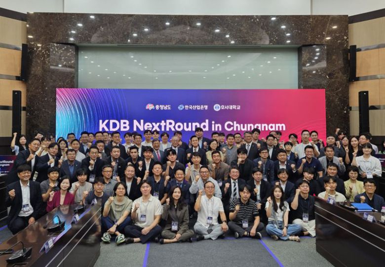 한국산업은행이 18일 아산 호서대학교에서 김태흠 충남도지사, 강일구 호서대학교 총장, 수도권 및 현지 벤처투자자, 지역 스타트업 등 업계 및 지역 관계자 120여명이 참석한 가운데 'KDB Next Round in 충남 아산'을 열고 있다. 한국산업은행 제공