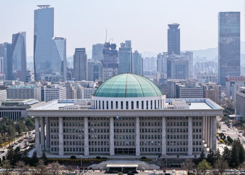 서울 영등포구 여의도에서 드론으로 촬영한 국회의사당 전경. 뉴스1