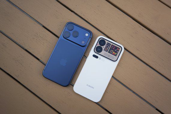 아이폰 17 프로와 샤오미 17 프로(오른쪽) 라인업. 중국 IT 팁스터 디지털 챗 스테이션 웨이보 캡처