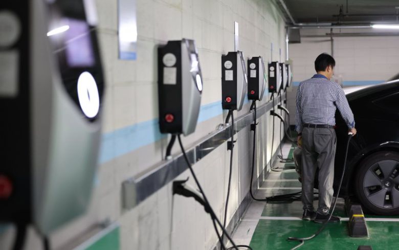 서울 종로구 한 주차장 전기차 충전시설 모습. 연합뉴스