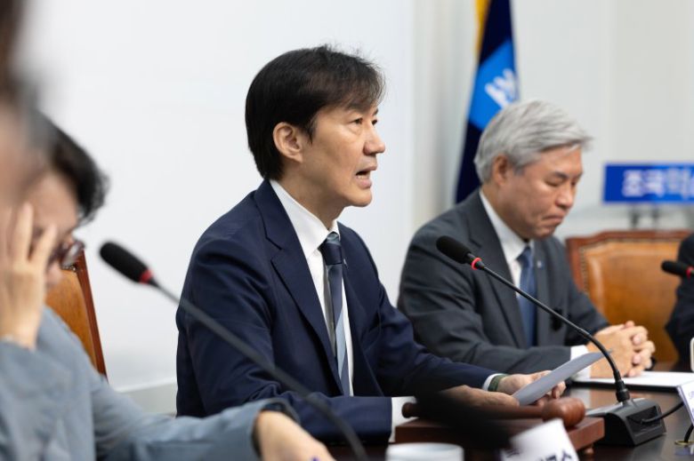 (서울=뉴스1) 이승배 기자 = 조국 조국혁신당 비상대책위원장이 13일 서울 여의도 국회에서 열린 비상대책위원회 회의에서 모두발언하고 있다. 2025.10.13/뉴스1 /사진=뉴스1화상