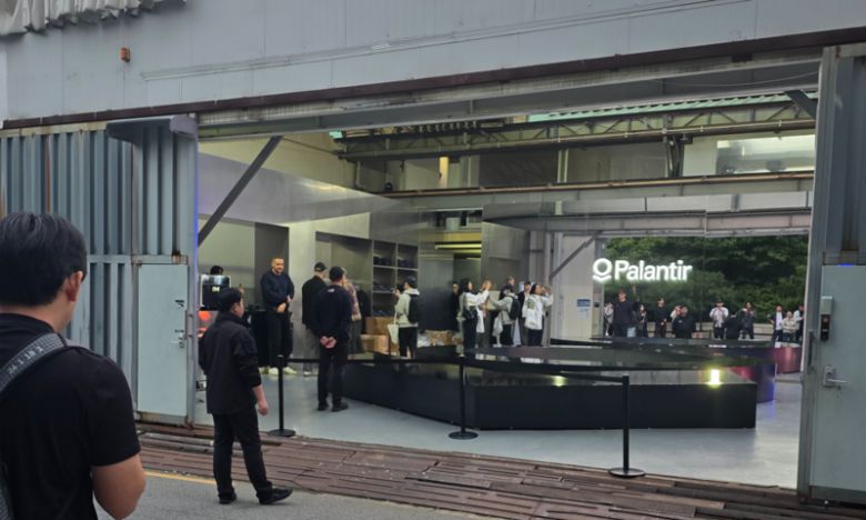 14일 오후 5시경 서울 성수동 팔란티어 팝업 스토어 전경. 사진=성민서 기자