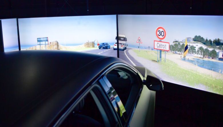 지난달 광주 북구 오룡동 광주인공지능집적단지에 설치된 드라이빙 시뮬레이터에서 미래차 자율주행 등 인공지능(AI) 기반 차량 실증이 진행되고 있는 모습. 뉴시스