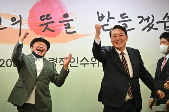 가수 김흥국(왼쪽), 윤석열 전 대통령 /사진=뉴스1