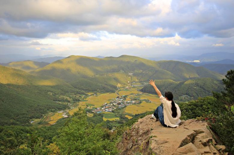 화랑의언덕 최고의 포토존 '명상 바위'                                  경주에서 만날 수 있는 다양한 형태의 주상절리