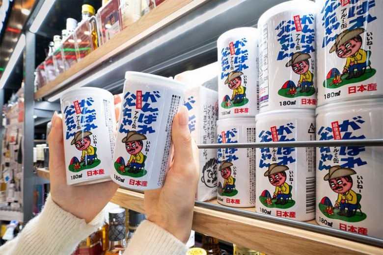 세븐일레븐이 올 겨울 온장고에서 선보이는 캔 사케 '간바레오토상'. 세븐일레븐 제공