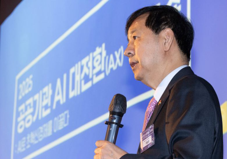 구윤철 경제부총리 겸 기획재정부 장관이 28일 오후 서울 마포구 누리꿈스퀘어에서 열린 공공기관 AI 대전환(AX) 워크숍에서 개회사를 하고 있다. 뉴시스