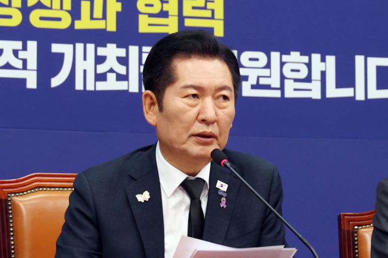 29일 서울 여의도 국회에서 열린 더불어민주당 최고위원회의에서 정청래 대표가 발언을 하고 있다.