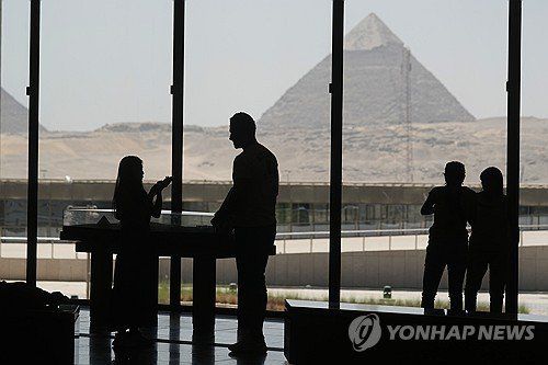 이집트 대박물관 안에서 바라보는 피라미드. 연합뉴스