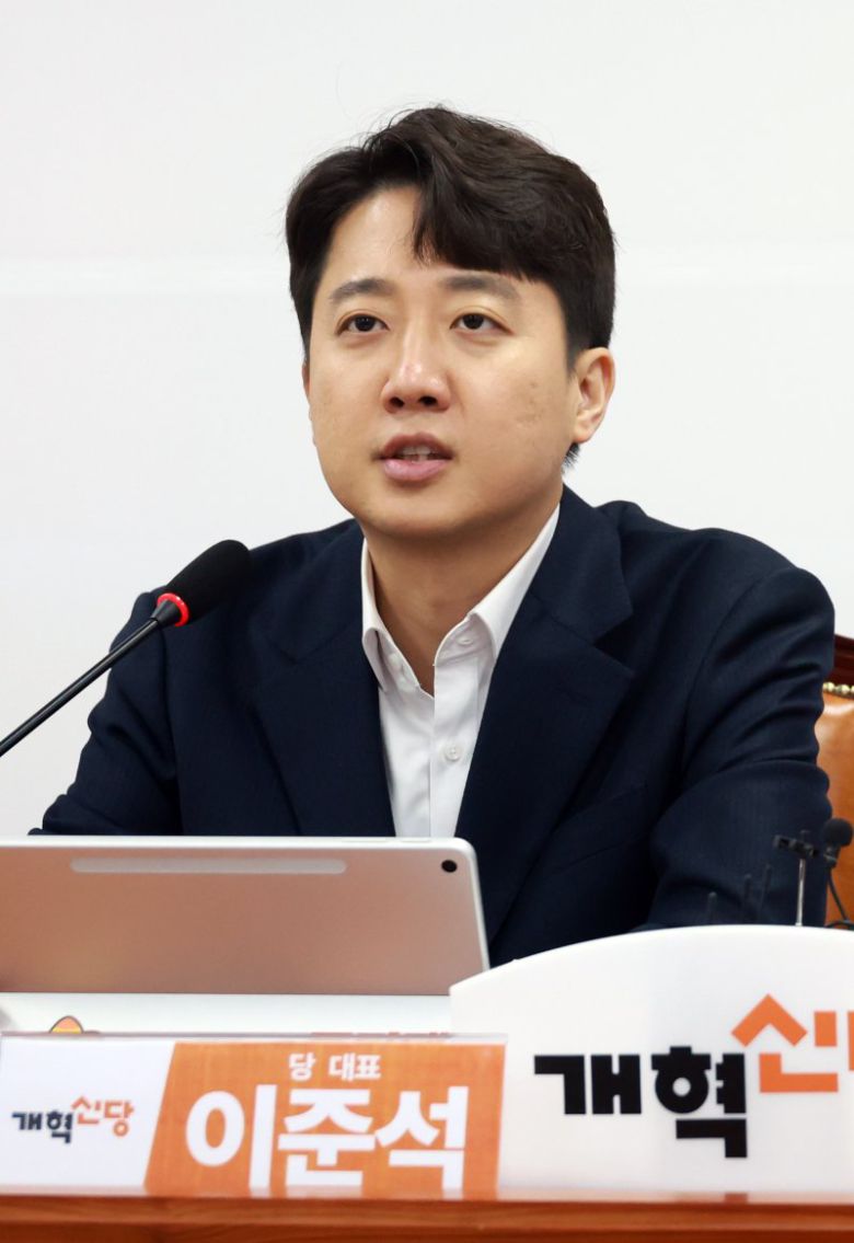 이준석 개혁신당 대표가 3일 서울 여의도 국회에서 열린 최고위원회의에서 발언하고 있다. 뉴시스