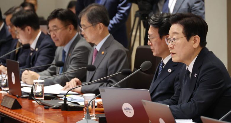 이재명 대통령이 4일 서울 용산 대통령실 청사에서 열린 국무회의에서 발언하고 있다. 대통령실통신사진기자단