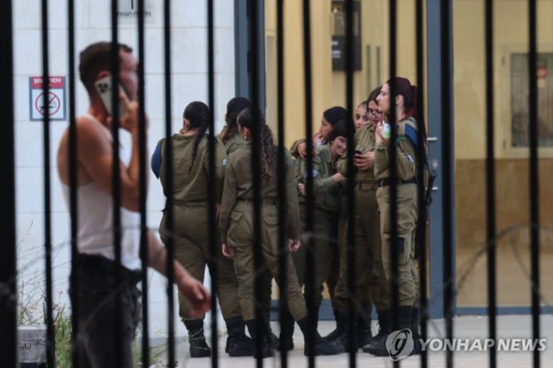 작년 7월 스데테이만 사건 수사에 항의하는 이스라엘 우파들이 침입했던 이스라엘 군사법원 기지.연합뉴스