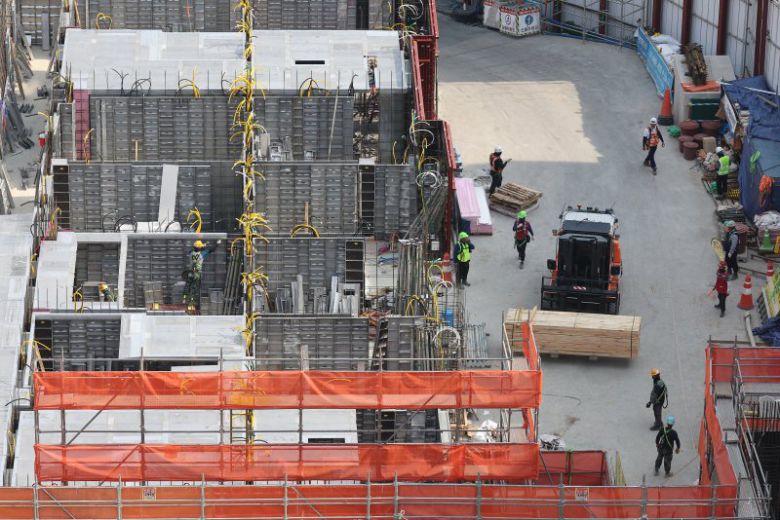 서울 시내 한 아파트 건설 현장의 모습 연합뉴스