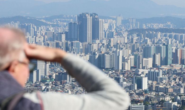 서울 남산타워에서 바라본 시내 아파트단지 모습. 뉴시스