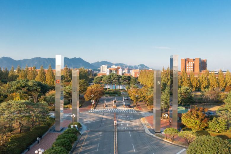 광주과학기술원(GIST·사진)은 네덜란드에 본사를 둔 글로벌 학술정보 분석 기업 엘스비어(Elsevier)와 미국 스탠퍼드대(Stanford University)가 공동 발표한 '2025 세계 상위 2% 연구자(Top 2% Scientists 2025)' 명단에 GIST 소속 연구자 23명이 포함됐다고 5일 밝혔다. GIST 제공