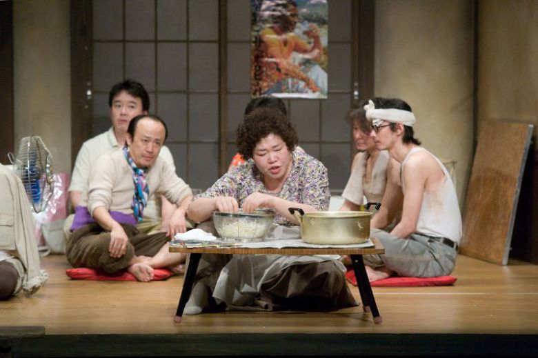 연극 '야끼니꾸 드래곤' 공연 사진. 예술의전당 제공