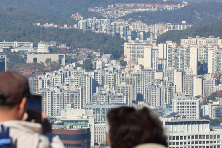 서울 남산타워에서 바라본 시내 아파트단지 모습. 사진=뉴시스