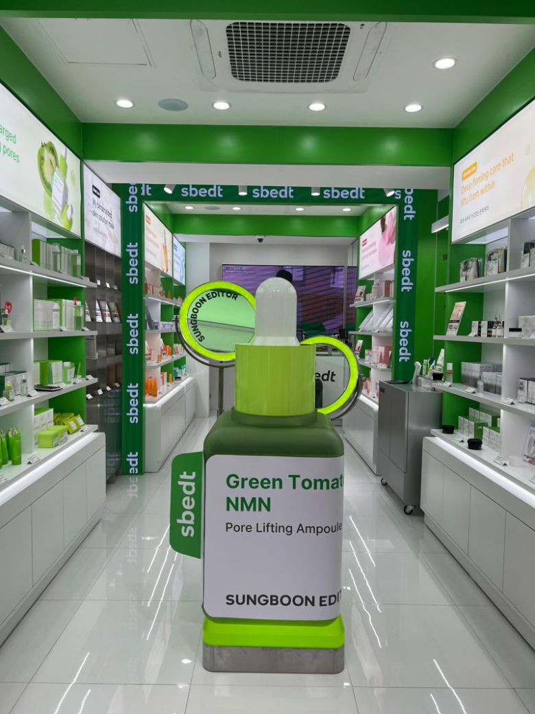성분에디터 명동 매장 내부 전경. 올리브인터내셔널 제공