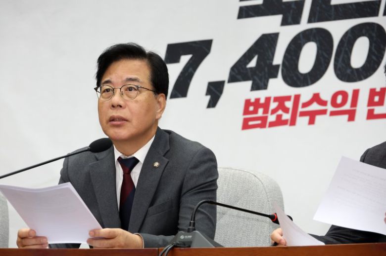 송언석 국민의힘 원내대표가 14일 오전 서울 여의도 국회에서 열린 원내대책회의에서 발언하고 있다. 뉴시스