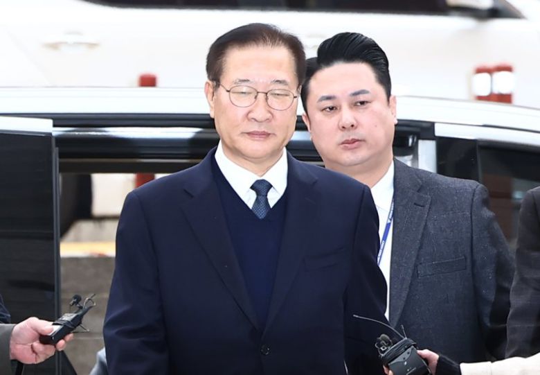 내란 중요임무 종사 및 직권남용 혐의로 구속영장이 청구된 박성재 전 법무부 장관이 지난 13일 오전 서울 서초구 서울중앙지법에서 열린 구속 전 피의자 심문(영장실질심사)에 출석하고 있다. 뉴스1