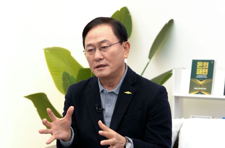 문근식 한양대학교 특임교수가 파이낸셜뉴스가 운영중인 유튜브 채널 'fn 인사이트'에 출연, 대만해협 긴장을 동북아 전체 안보의 시험대라고 규정하며 한반도 안보 지형에 대해 설명하고 있다. 사진=박범준 기자