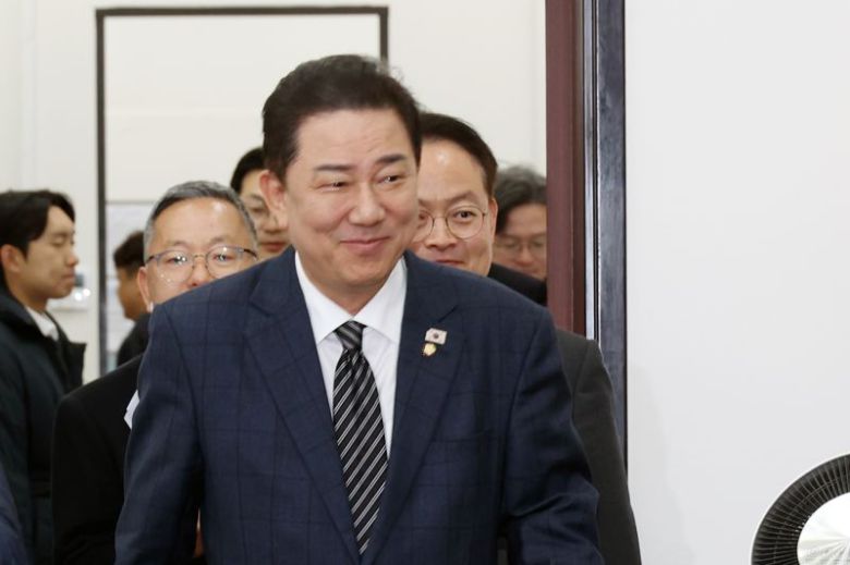 더불어민주당 김병기 원내대표가 20일 국회에서 열린 정책조정회의에 참석하고 있다. 사진=서동일 기자