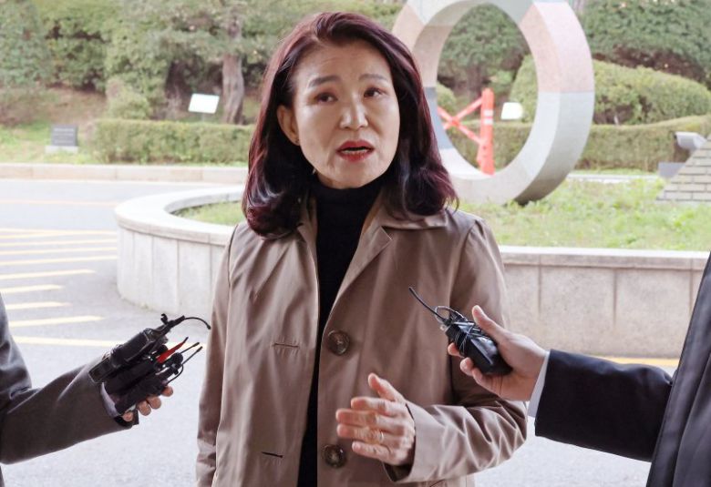 지난 5일 서울 양천구 서울남부지방검찰청에 이진숙 전 방송통신위원장이 영등포경찰서장 등에 대한 고발장을 제출하기 전 입장을 밝히고 있다. 뉴시스