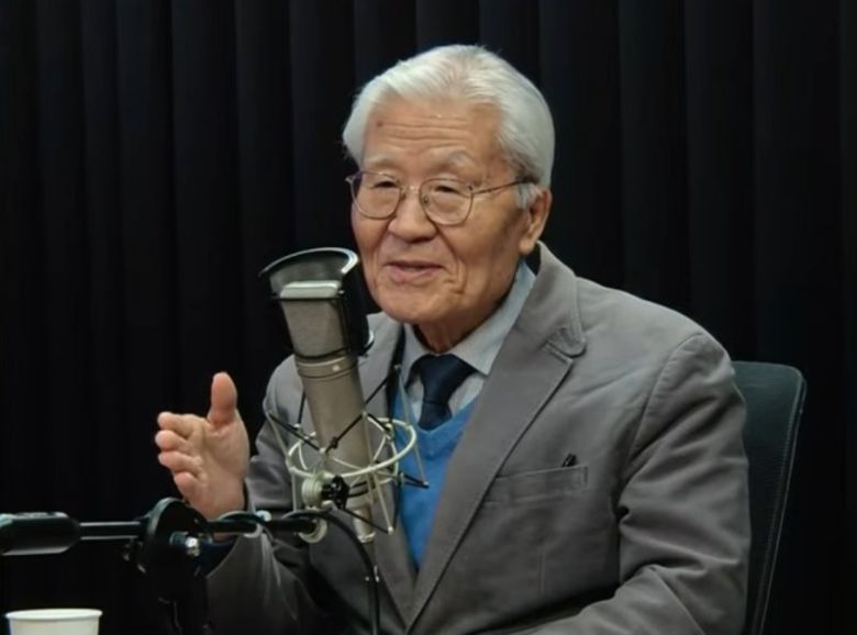 보수 논객 조갑제 조갑제닷컴 대표가 한동훈 전 대표를 내년 지방선거에서 국민의힘을 구할 '핵심 인사'로 지목하며 당내 지도체제 교체 필요성을 강조했다. YTN라디오 유튜브 캡처. /사진=뉴시스