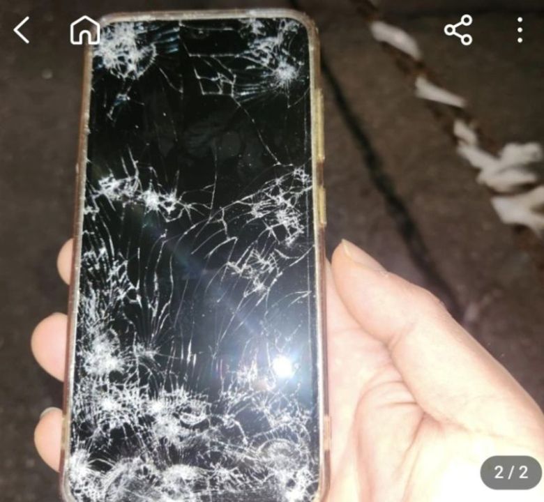 도로에서 습득한 휴대전화를 지구대에 인계한 뒤 절도범으로 고소 당했다는 사연이 온라인 커뮤니티에 올라왔다. /사진=보배드림 캡처