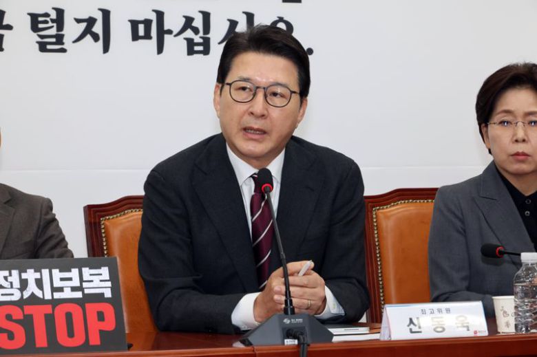 신동욱 국민의힘 수석최고위원이 4일 서울 여의도 국회에서 열린 최고위원회의에서 발언하고 있다. 사진=박범준 기자