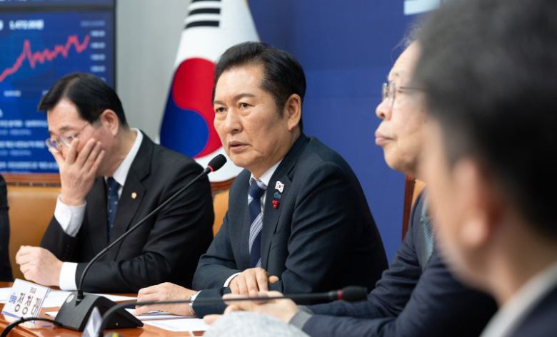 정청래 더불어민주당 대표가 지난 4일 국회에서 열린 역사와정의특별위원회-국가보훈정책특별위원회 보훈·역사 분야 정책 간담회에서 인사말하고 있다. 뉴스1