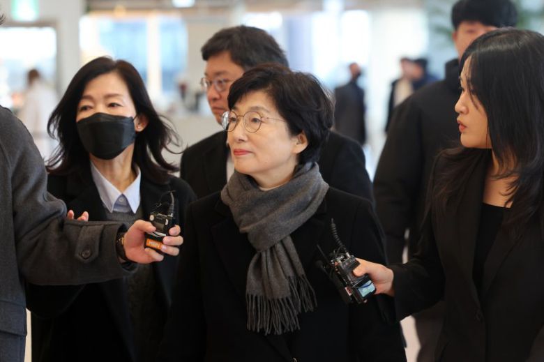 김기현 국민의힘 의원 배우자 이 모 씨가 5일 오전 오전 서울 종로구 광화문 KT 빌딩에 마련된 김건희 특검(특별검사 민중기) 사무실에 피의자 신분으로 출석하고 있다. 202사진=뉴스1화상