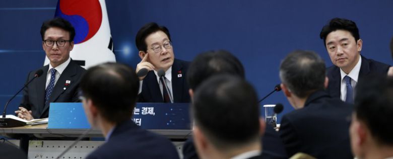 이재명 대통령이 11일 세종시 정부세종컨벤션센터에서 열린 '2026년 대도약하는 경제, 신뢰받는 데이터' 기획재정부(국세청·관세청·조달청)-국가데이터처 업무보고에서 발언하고 있다. [대통령실통신사진기자단] /사진=연합뉴스