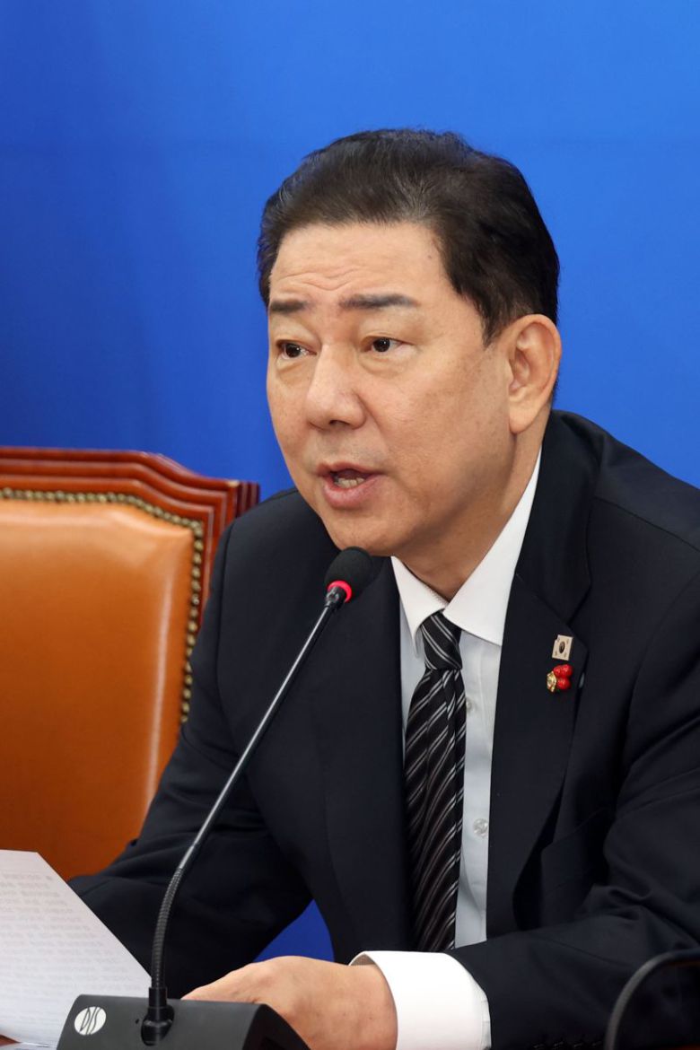더불어민주당 김병기 원내대표가 11일 국회에서 열린 정책조정회의에서 발언하고 있다. 사진=서동일 기자