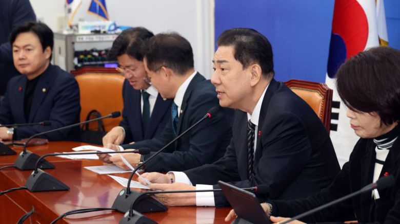 더불어민주당 김병기 원내대표가 11일 국회에서 열린 정책조정회의에서 발언하고 있다. 사진=서동일 기자