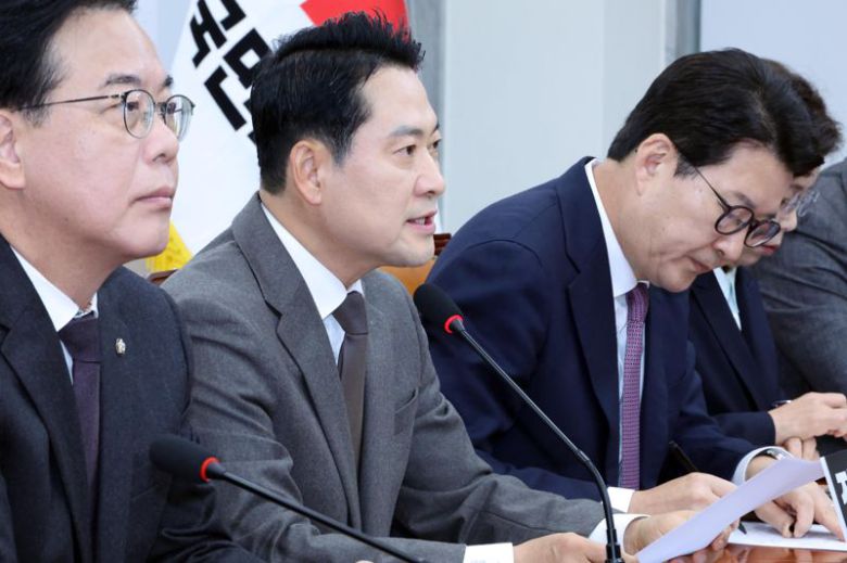 장동혁 국민의힘 대표가 11일 국회에서 열린 최고위원회의에서 발언을 하고 있다. 사진=박범준 기자