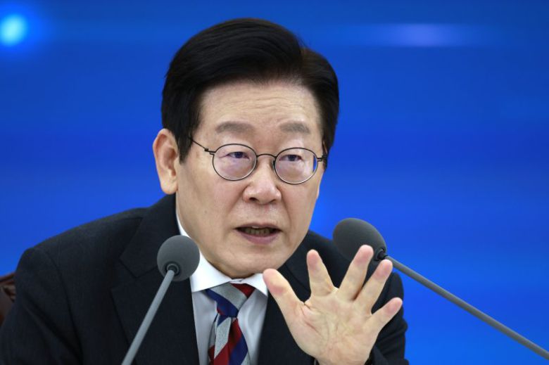 이재명 대통령이 18일 서울 용산구 국방부에서 열린 국방부·국가보훈부 업무보고에서 발언하고 있다. 사진=뉴시스