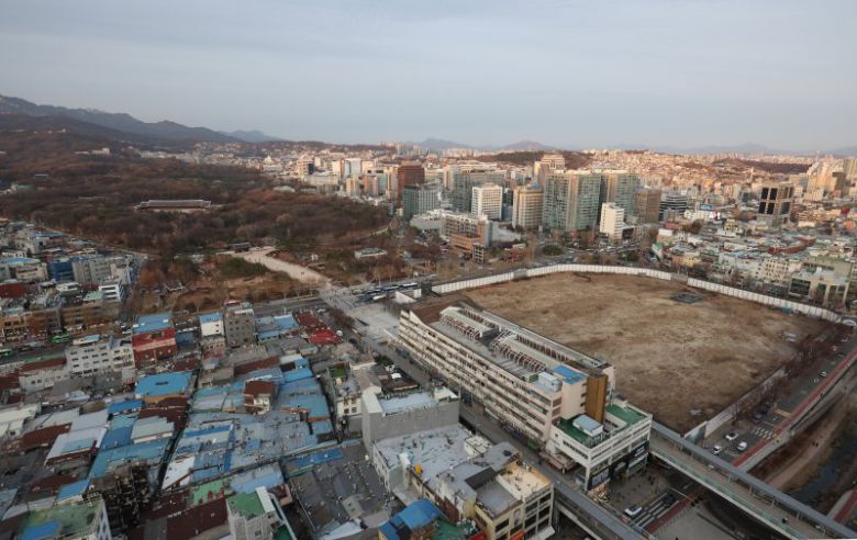 지난 12일 서울 종로구 종묘와 세운4구역의 모습. 뉴시스